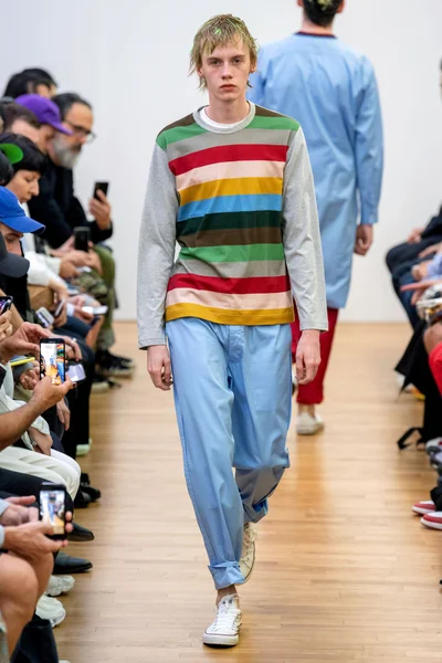 Look 25